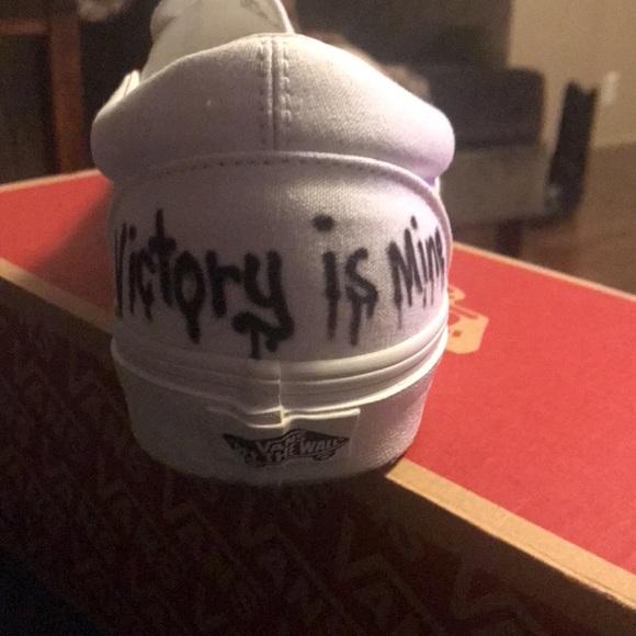 Custom made family Guy vans, size 12, never worn them except one time.